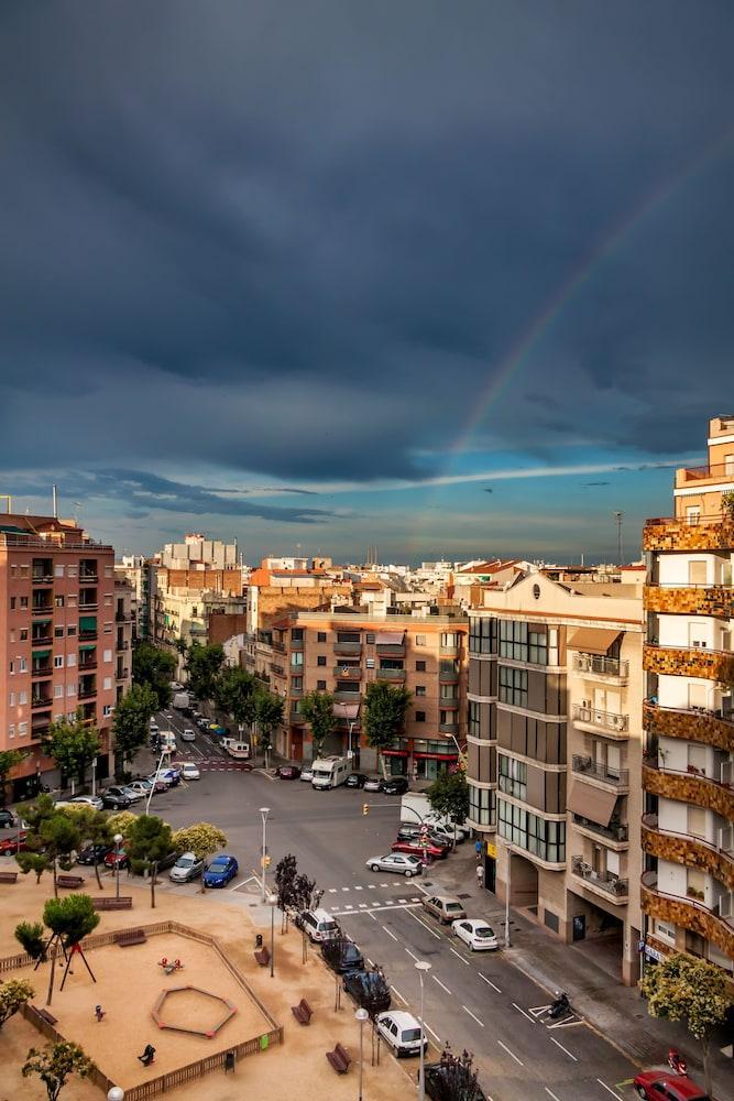 Sant Jordi Hostels Sagrada Familia Барселона Екстериор снимка